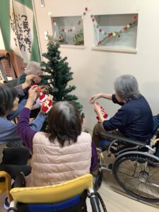 クリスマス準備・12月誕生会