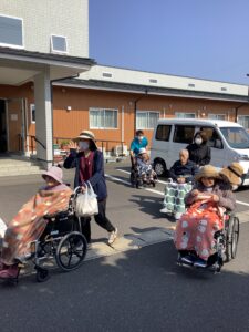 桜と馬を見ながら・・・花見2026　in JRA宮崎育成牧場①